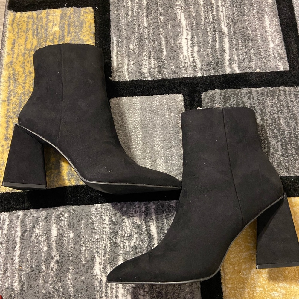 New - BARIII faux suede heeled ankle boots - size 11